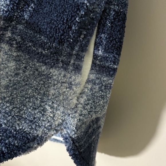 Abercrombie and Fitch A&F Blue Plaid Soft Sherpa Shacket Jacket Coat Size S - Picture 5 of 10